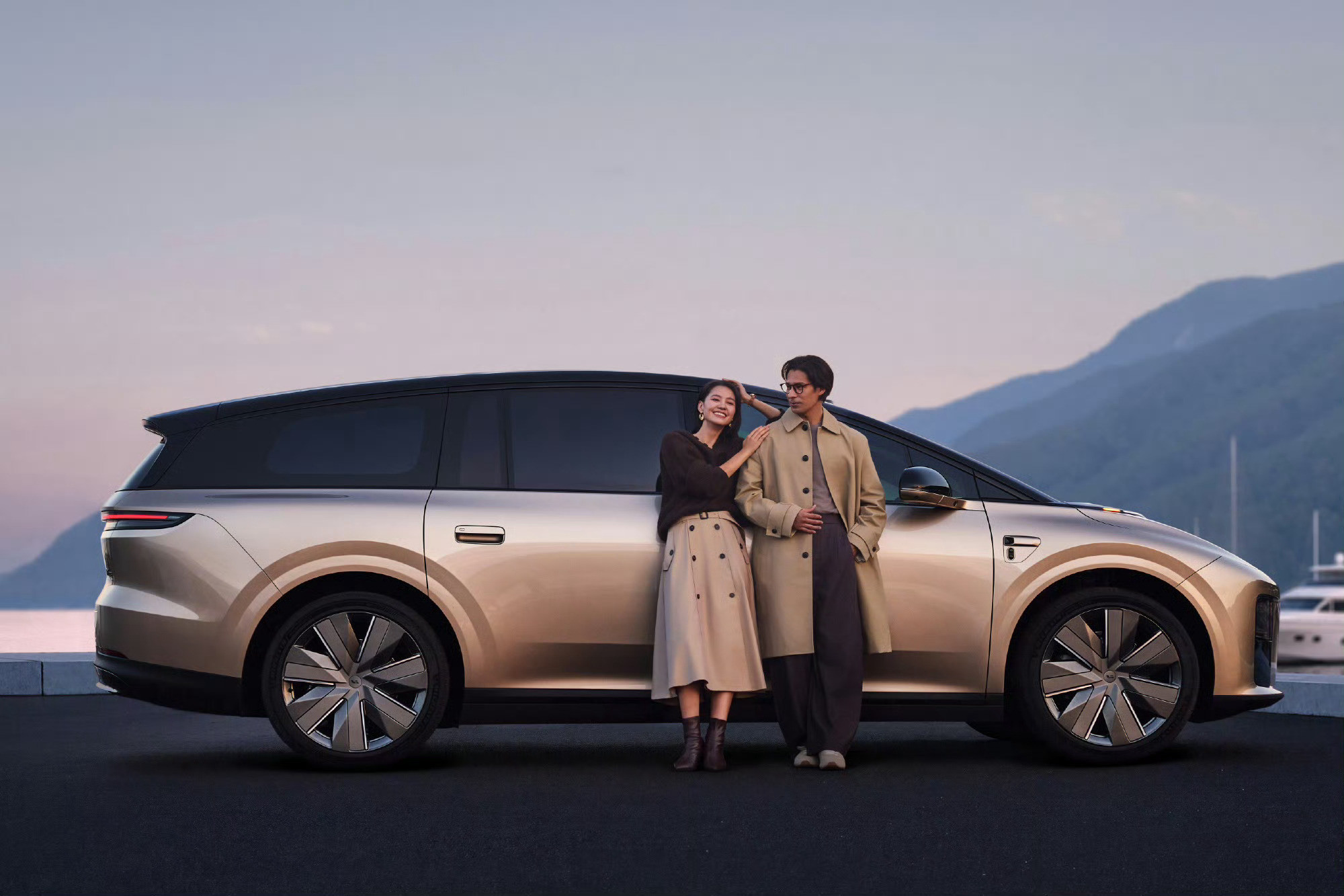 #李想称i9全世界绝无仅有#李想用远郊别墅和CBD顶级大平层来划分MEGA和i9的定位，这个角度还挺