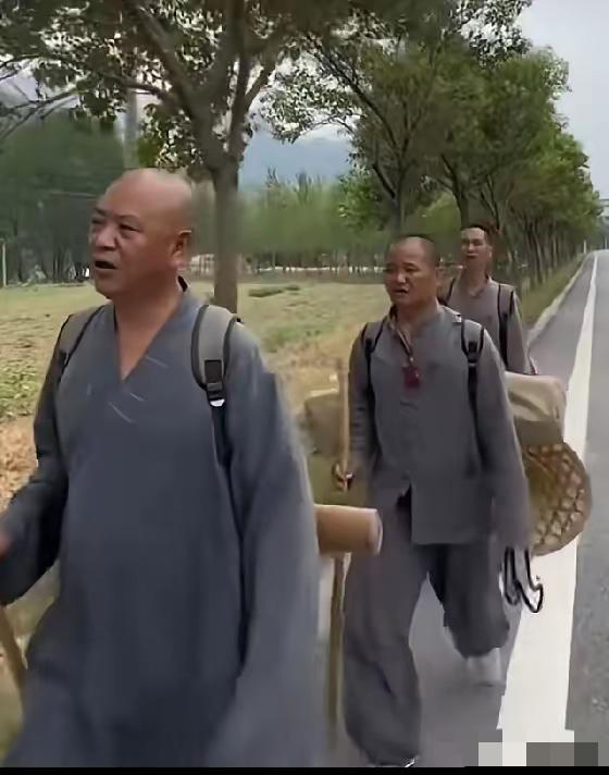 真该好好查查！现在的寺庙乱象，早就该狠狠整治了。1983年就取消了僧人烫戒疤