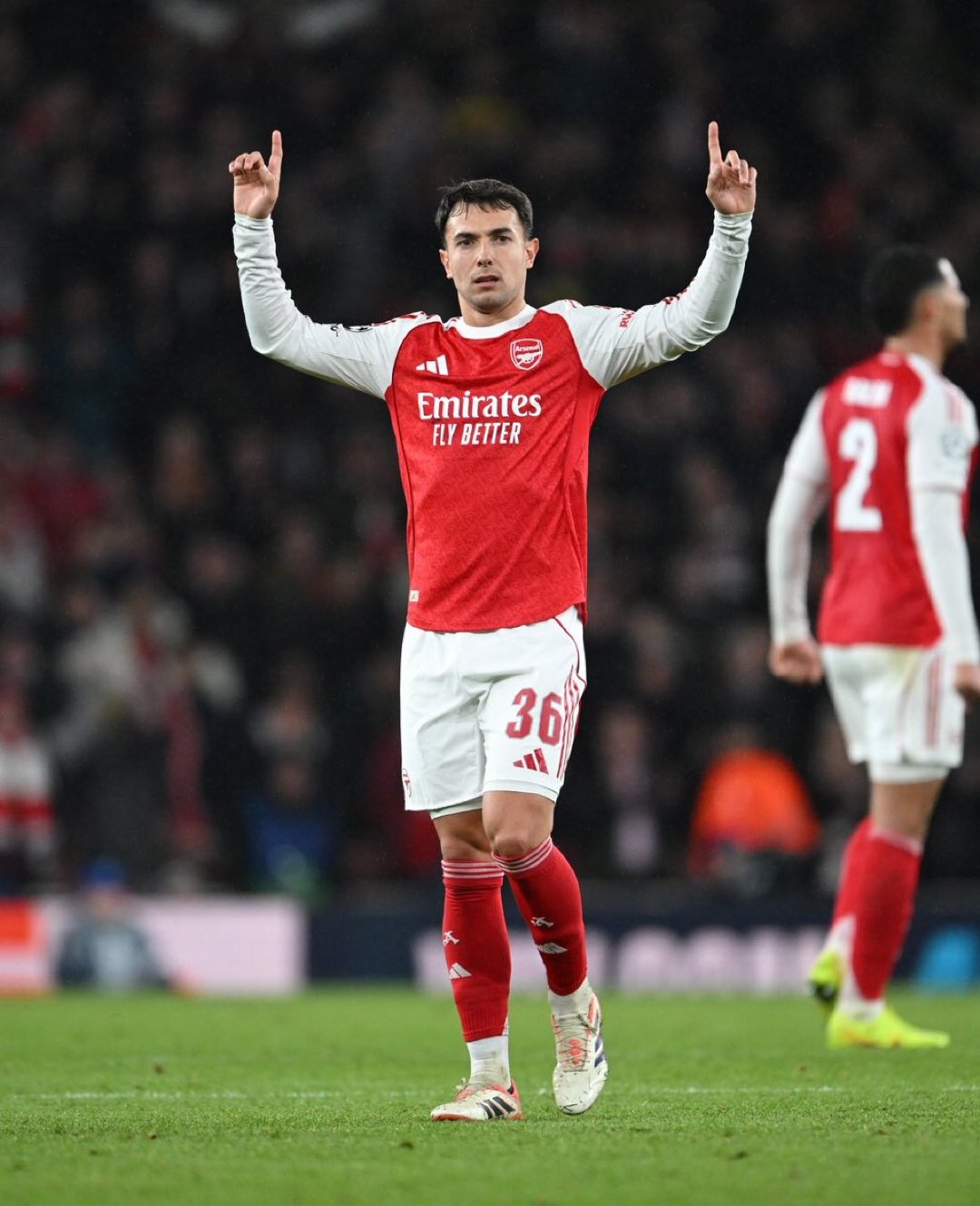 德克兰·赖斯评价马丁·苏维门迪：“西班牙的六号位球员——你懂的，西班牙六号位向来