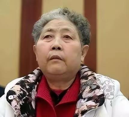 谁能想到现在超市货架上摆得满满当当的老干妈，当年创业时差点因为几个破瓶子黄了！陶