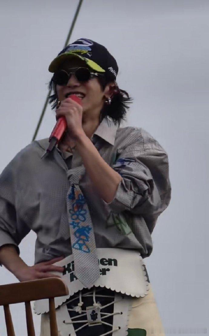 华晨宇成为何老师理解何老师声鸣远扬华晨宇何老师的高情商控场搭配华晨宇的专业严谨