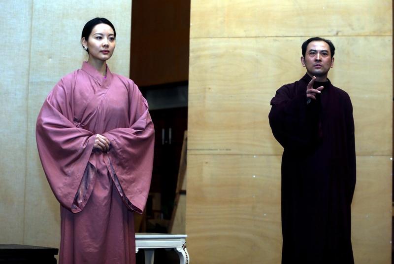 曹叡怨恨曹丕，原因挺复杂。曹丕娶甄宓是遵曹操之命，可甄宓心里一直念着曹植，这让曹