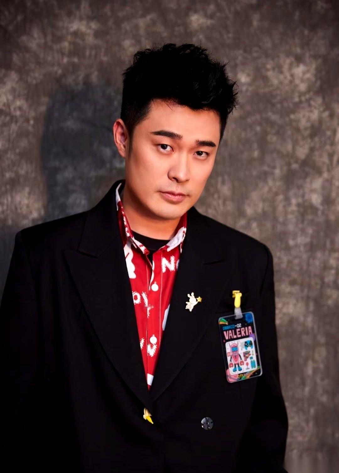 陈赫现在怎么不演戏了？这事儿跟腰伤没关系，也跟档期扯不上边。真相挺现实：他那张脸，已经被各大综艺提前
