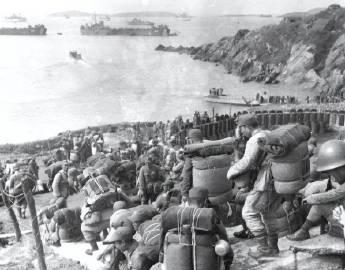 陈利华，中共解放军的一名团政委，1949年在金门战役中被俘，结果摇身一变成了“国
