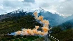 蔡国强在喜马拉雅雪山放烟花，固然让人气愤，但我更好奇，为什么蔡国强这样的人，可以
