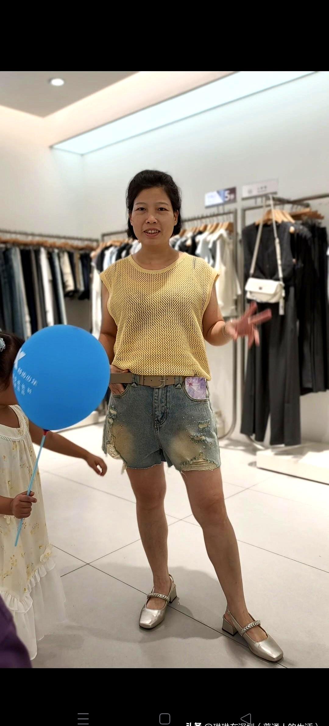 40岁穿短裤，就该被嘲到抬不起头？昨天，一位40岁的女士挑了一套衣服配短裤，刚