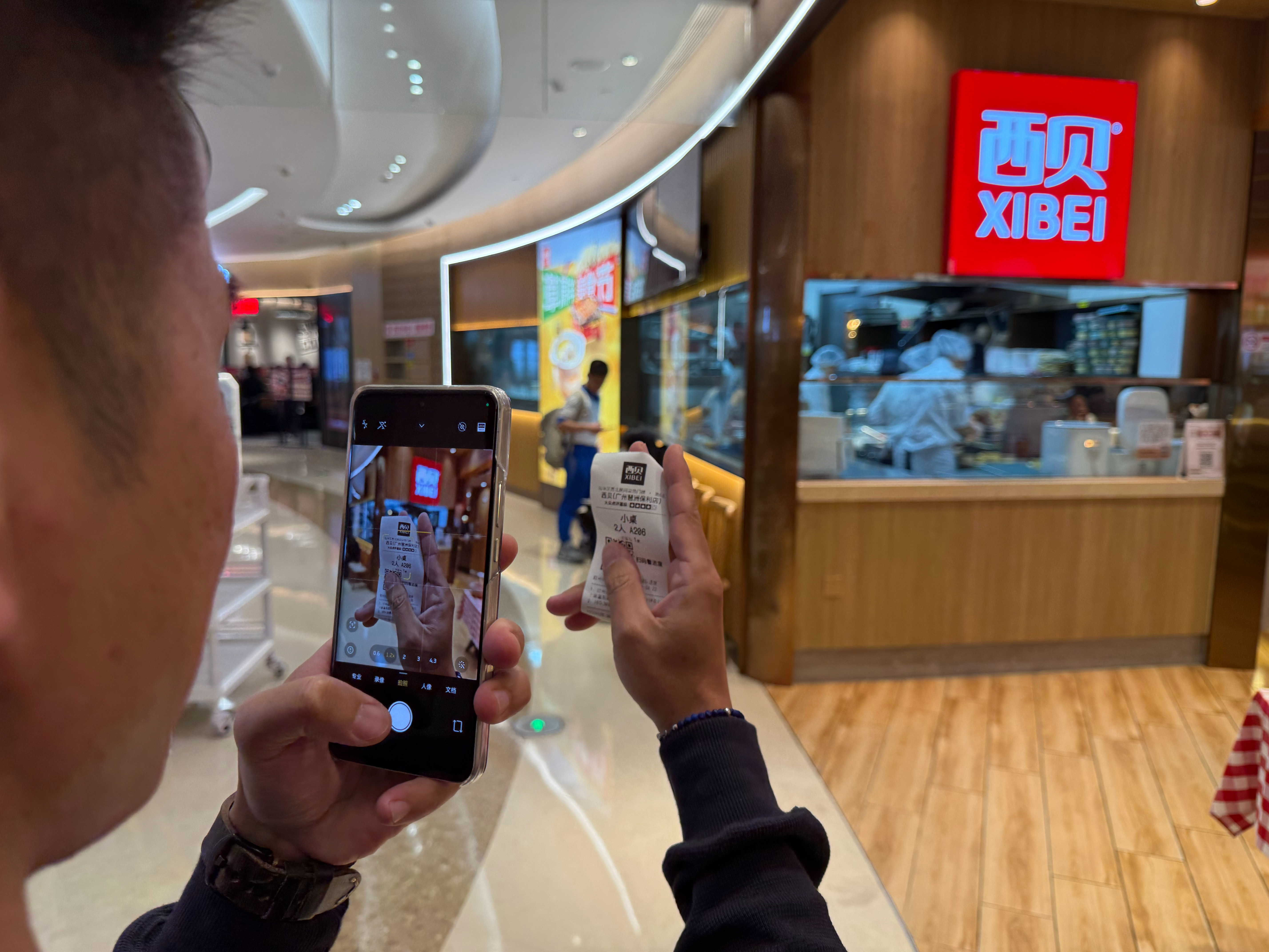 8点钟西贝还小排一桌，点个菜磨磨唧唧，临下单羊肉水饺卖没了，得，想吃的没吃到，