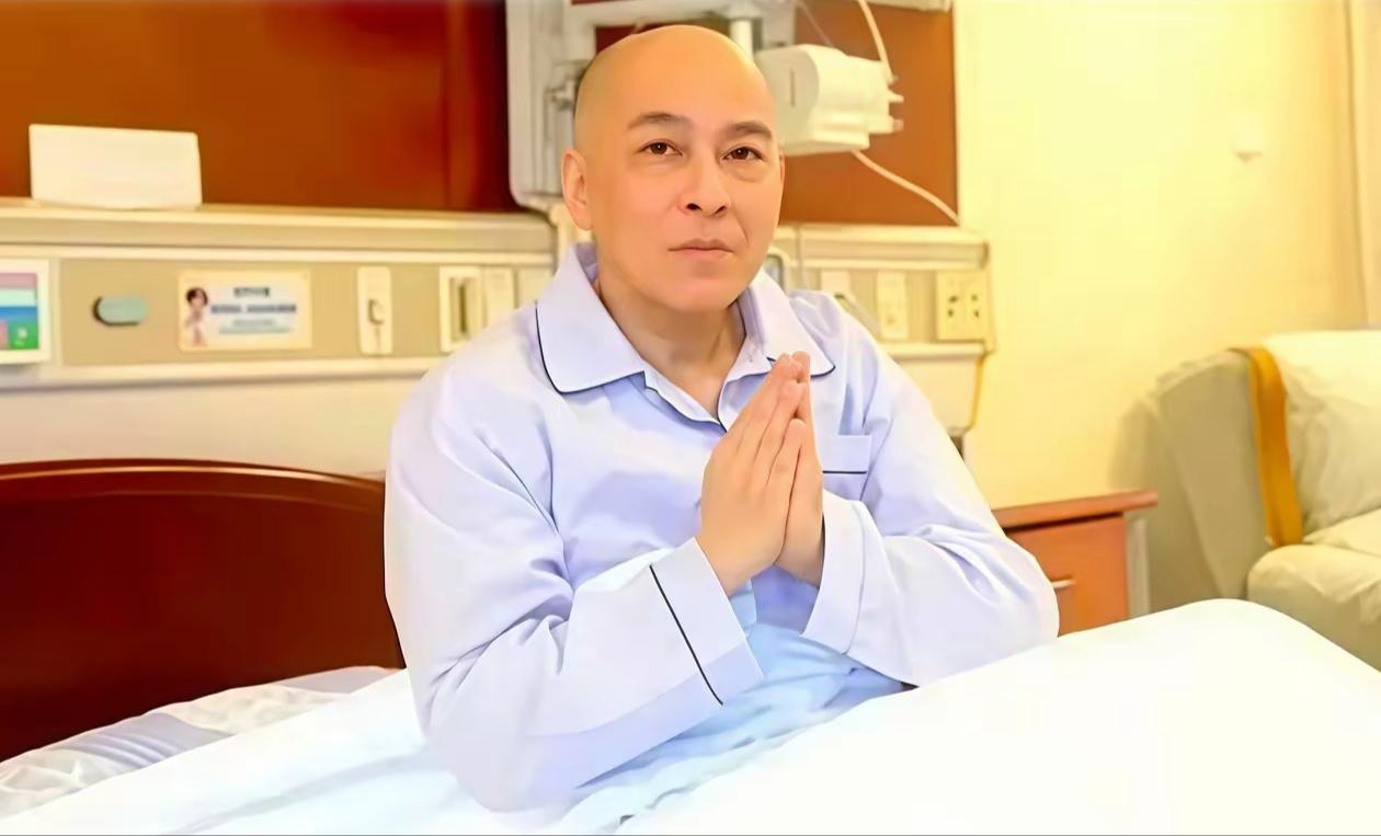 西哈莫尼国王的王宫里，不但没有王后和妃子，连个年轻漂亮宫女都没有，身边的宫女都是