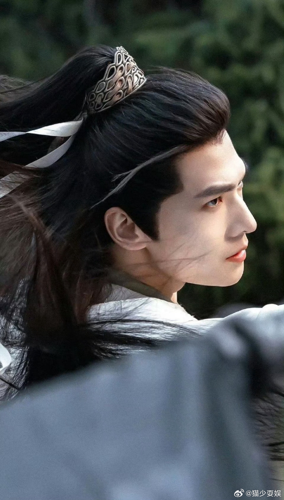  十年了杨洋怎么还长这样救命！考古十年前的杨洋vs现在的生图，五官精致度丝毫不