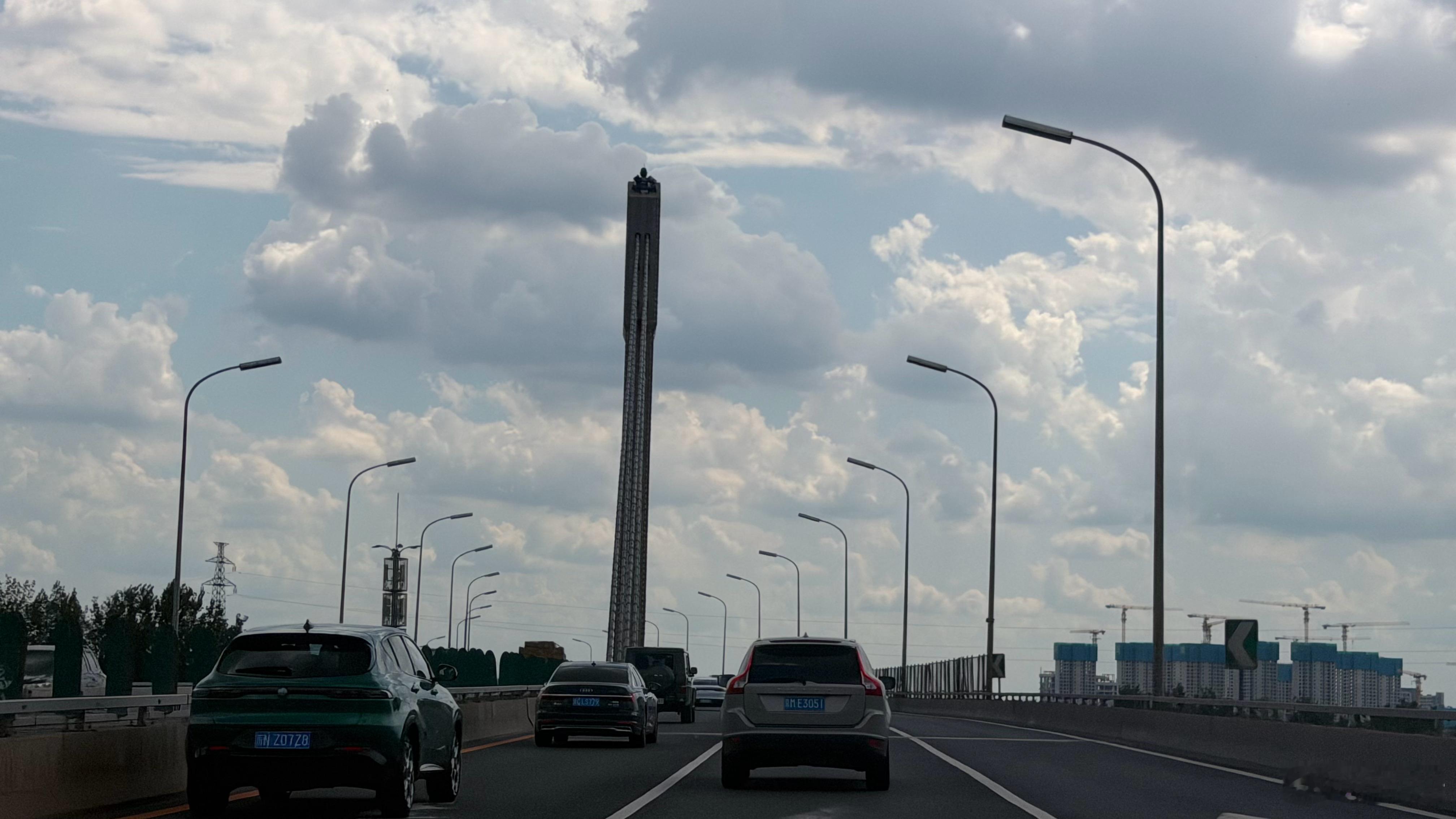 BBA大降价宝马5系跌至28万溢价太高就降价，再降总价在那呢，车就是代步工具，