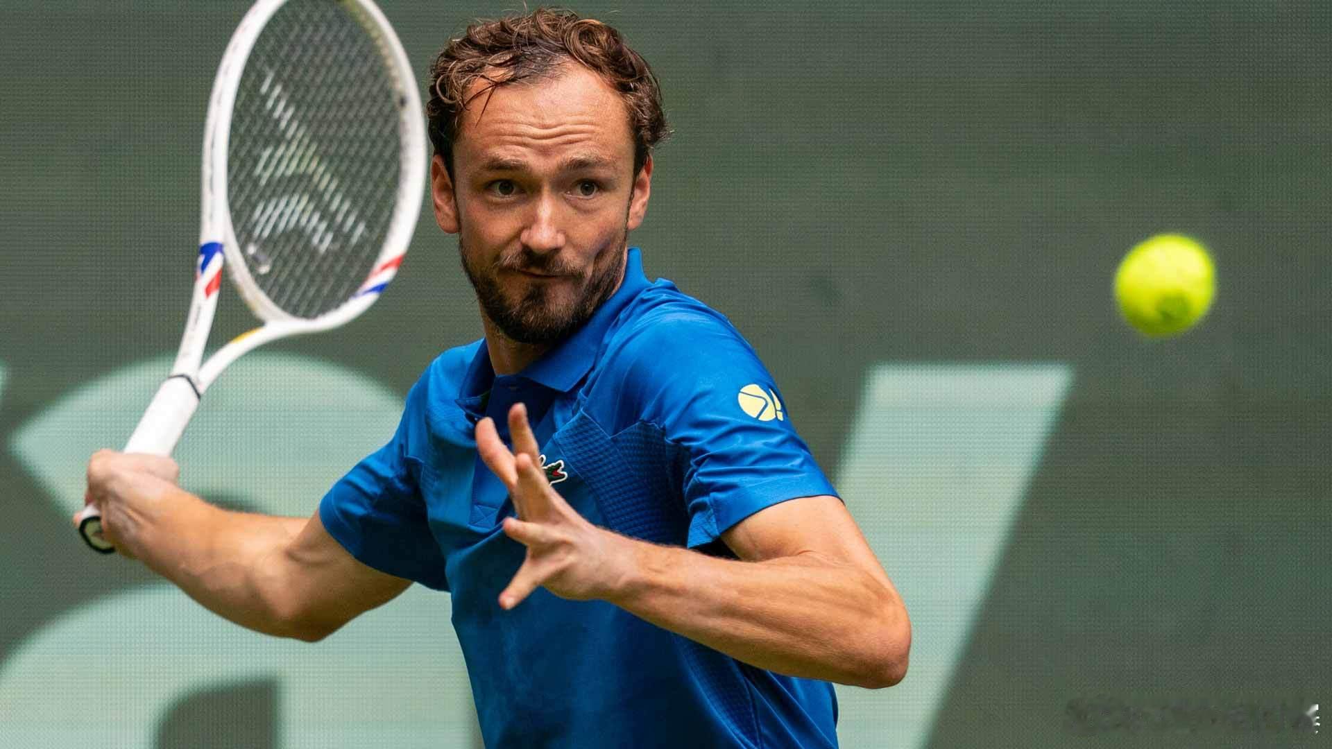 顺利过关💪ATP500哈雷站第二轮，3号种子梅德维德夫以6-27-5击败阿