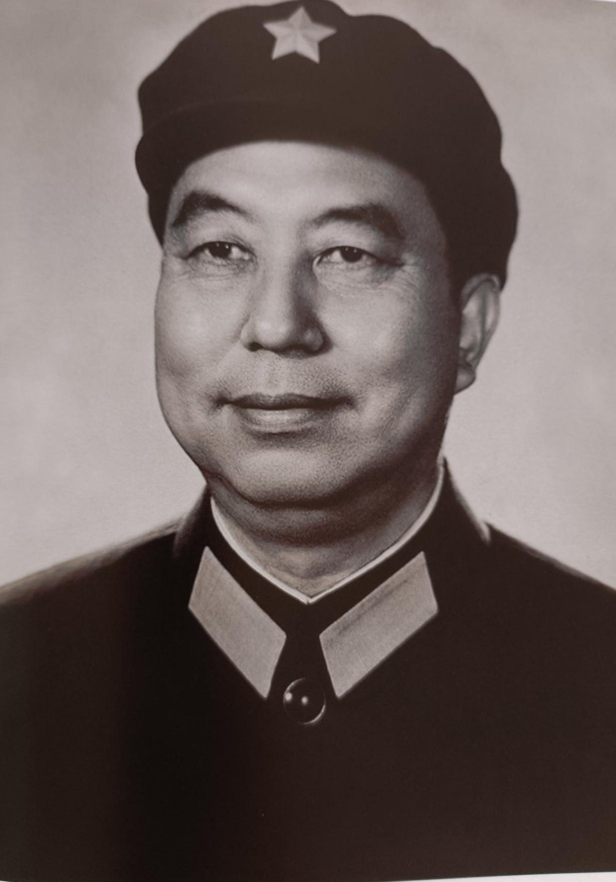 1977年华国锋召见开国上将张爱萍，说当年你在监狱中写的一首诗在我这里。张爱萍很