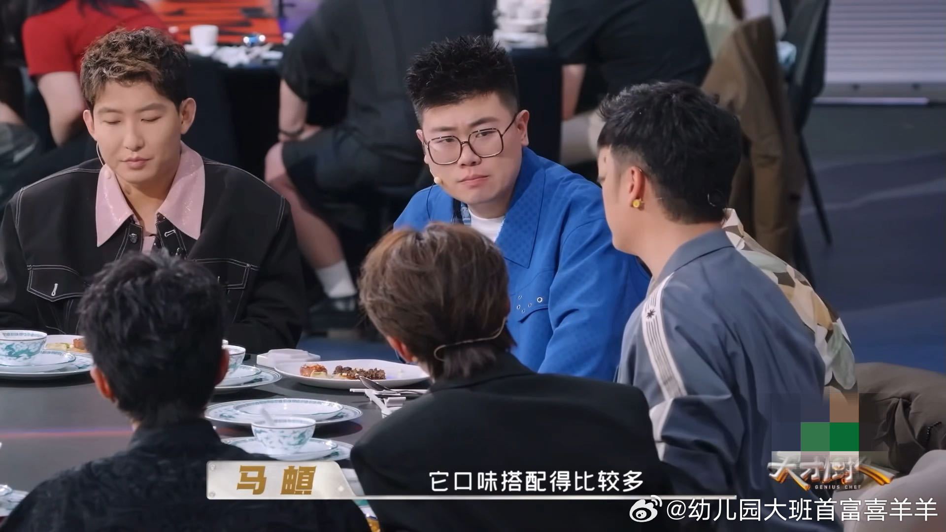 马頔刚说完“适合你喜欢的味道”，何浩楠秒变小孩音“小孩胃～”，还带点小得意。说完