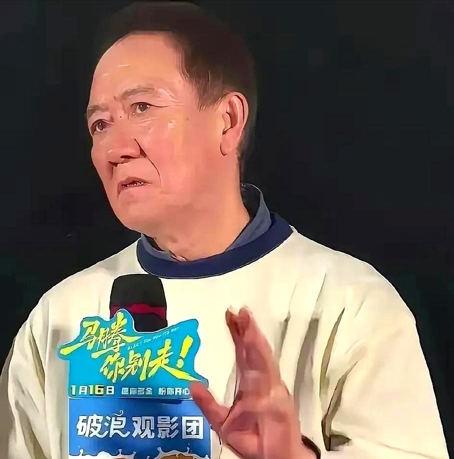 说实话，谁真想让父母住养老院啊？李幼斌父亲98母亲95，每次推开养老院门，看见