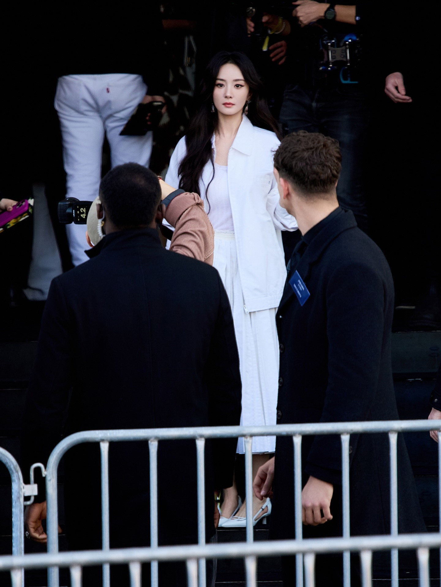 韩国摄影师JayLim镜头下的Prada女王秀场外的捕捉，幂神如此耀眼✨还在i