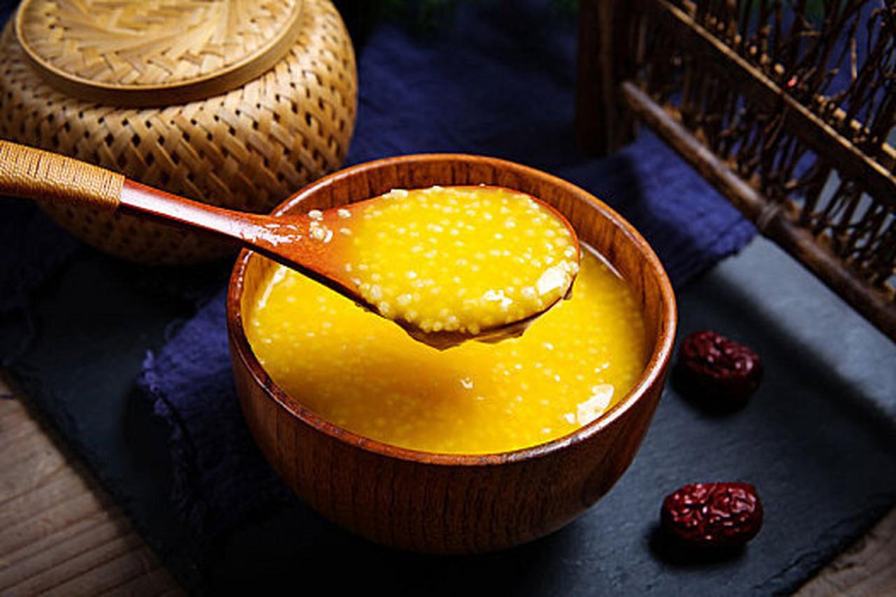 小米粥再次被热议！医生发现：胰腺癌患者喝小米粥时，多重视6点小米粥，这道温暖