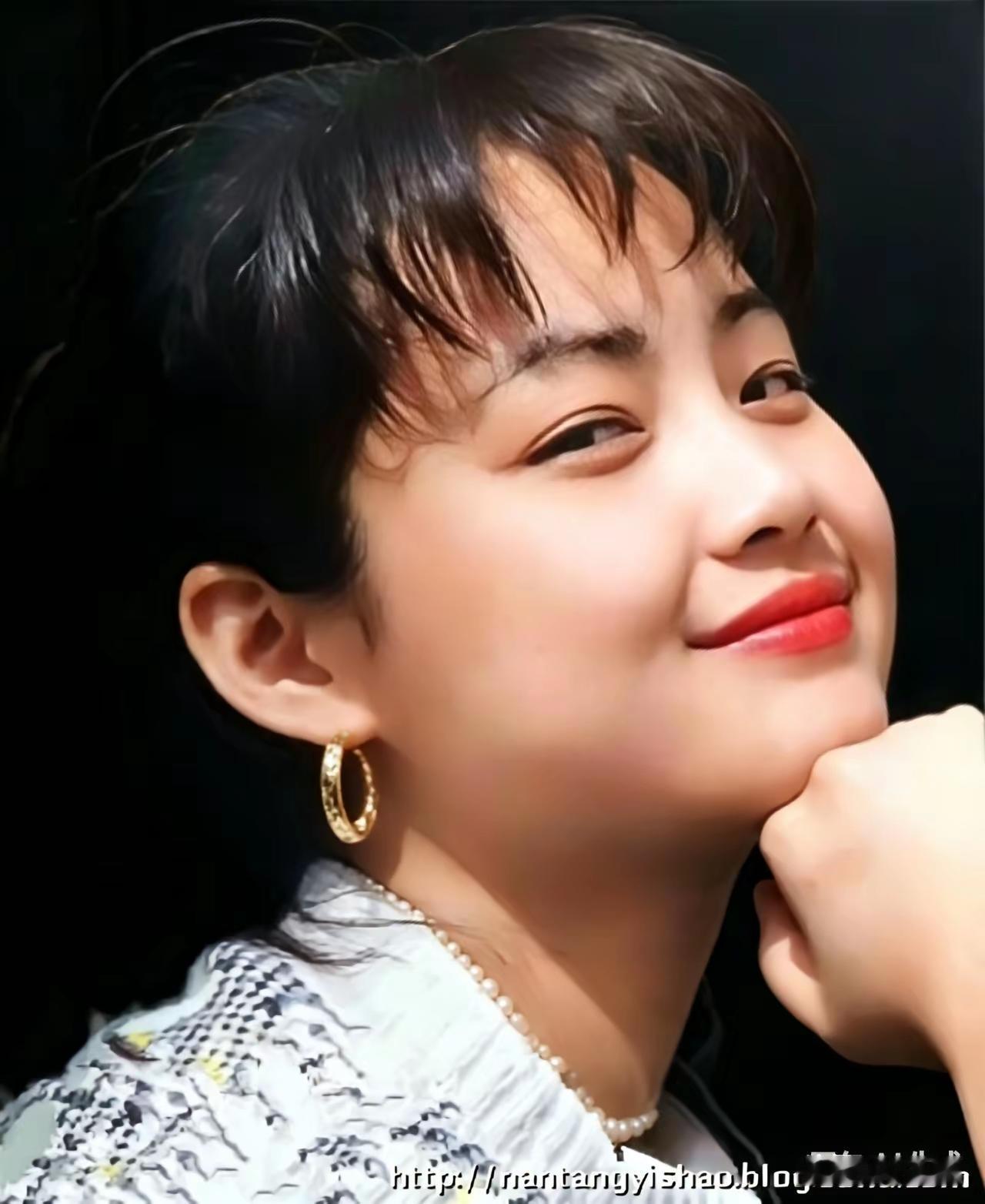 倪萍大气端庄，杨丽坤惊艳所有人，张瑜灵动，娜仁花娇俏，陶慧敏古典，陈红漂亮，刘晓