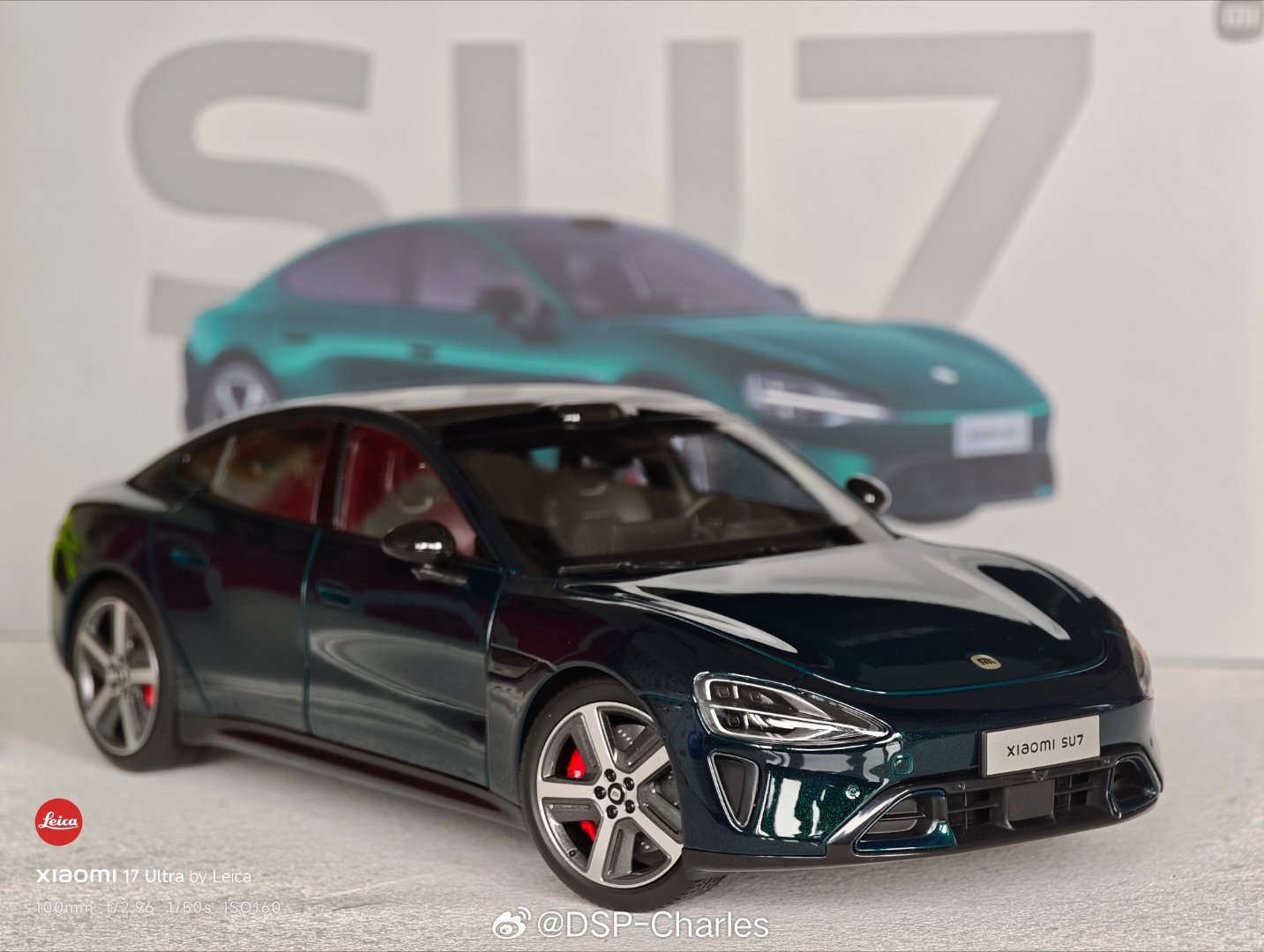 买的靛石绿车模到货了，不得不说小米的漆面色彩和工艺确实强，绿色都能做出不一样