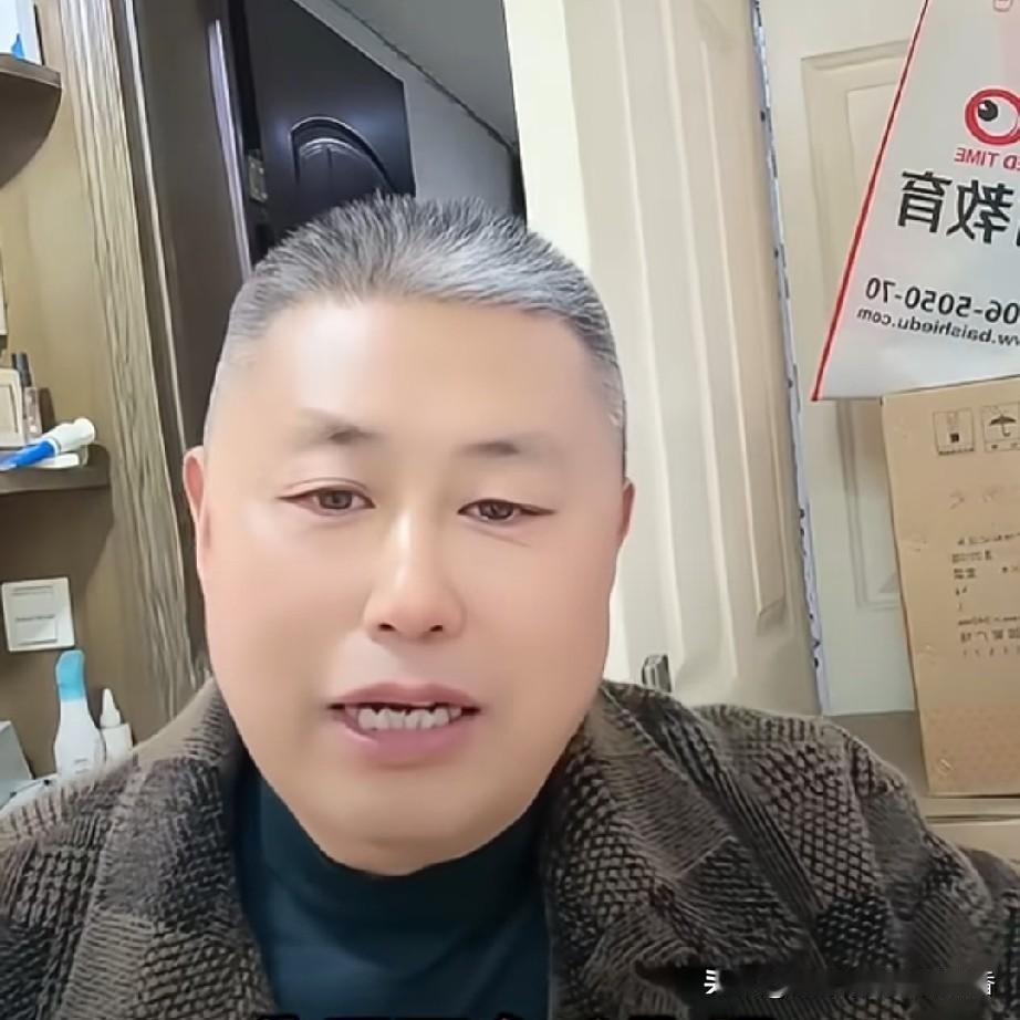 孙立荣的老公“小嫦娥”是个非常幽默的人，当直播间的粉丝催他们生二胎时，“小嫦娥”
