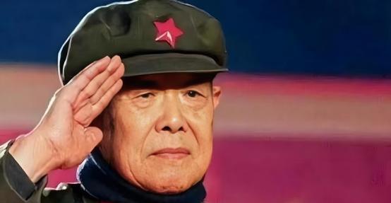 “首长救救俺爹吧！”1997年，女人将一枚勋章递给了47集团军军长，可没想到这枚