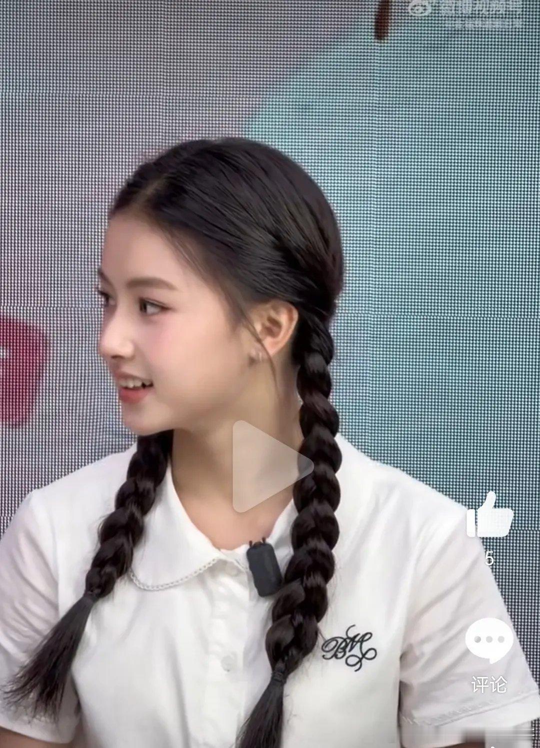 七七很漂亮啊，如果能逃过发腮长大了也会是美女