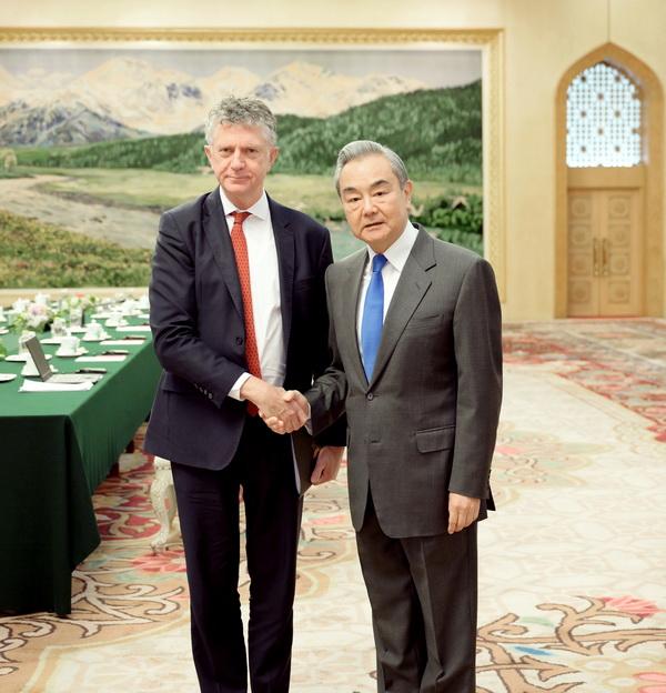 关于台海，到目前为止，中国外交部已经与美国、俄罗斯、法国、英国，联合国五常，都进