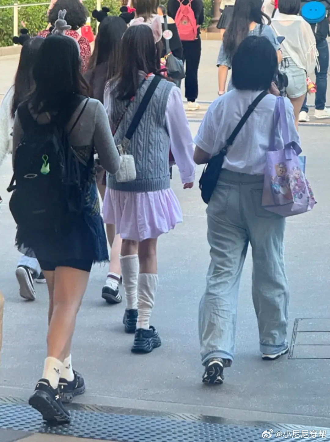 港迪偶遇陈意涵，本人不像是44岁，4岁女儿真争气越长越好看了！