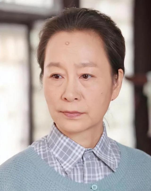 侄子大闹剧场！奚美娟谢幕现场被喊“还钱”天啊！奚美娟老师话剧谢幕时，亲侄子突