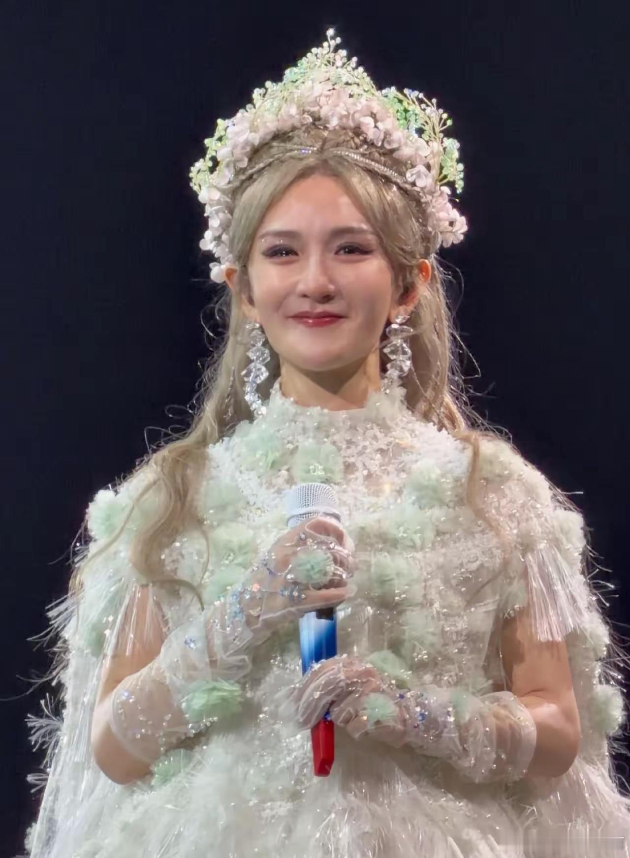 谢娜这回该死心了吧！毕竟，她这件事《人民日报》都已经发声了！《人民日报》中虽然没