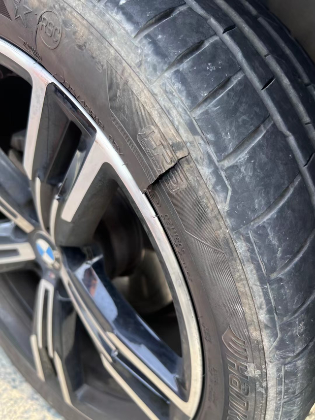 一条轮胎1200哦吼，过了一个施工路段，轮胎直接报废，4儿子店报价1200元一