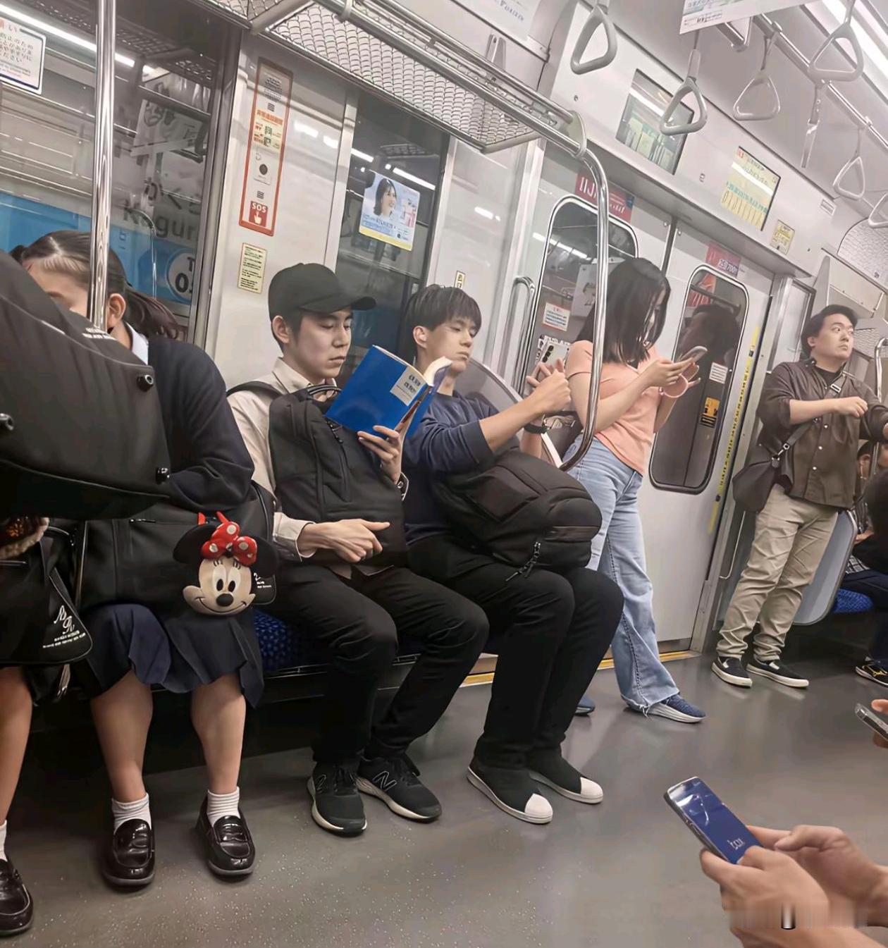 能看出来这是哪个国家的地铁吗