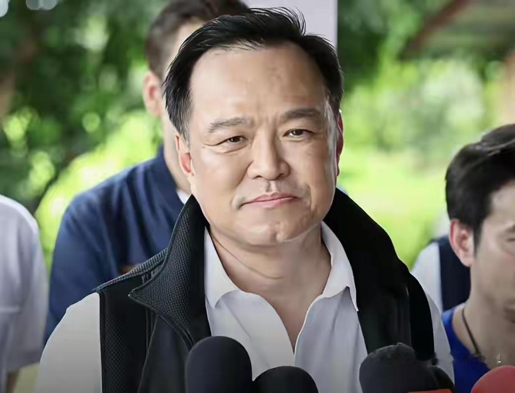 泰国今年的修宪大戏,扯来扯去没个结果,还把自己都溅得一身泥。9月底国会先闹了出“