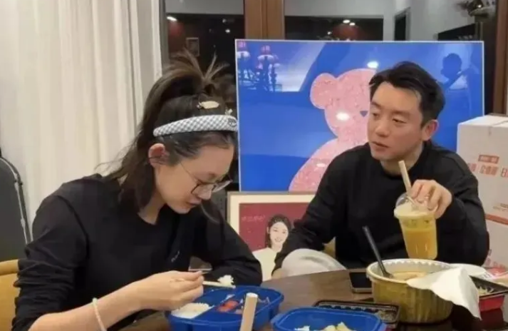 奉劝大家一句没钱的千万不要学郑恺他这次停掉苗苗的附属卡，很大的可能还是受