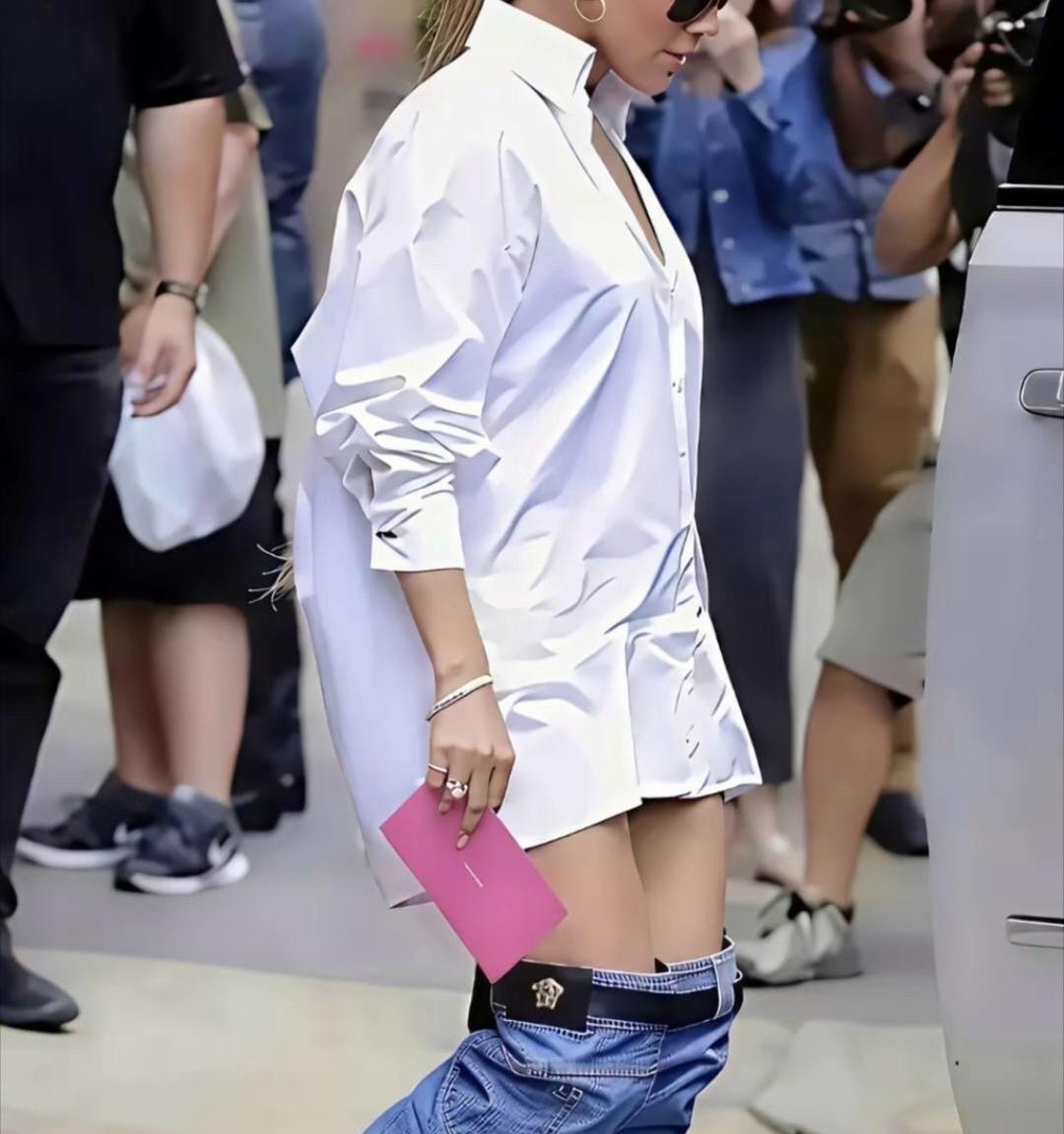 仔细一看，原来是一双￼靴子⁠￼￼。​​​