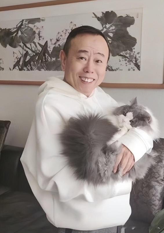 1998年，潘长江看中了北京一套紧临长安街的房子，一共266平方米，一进门就是1