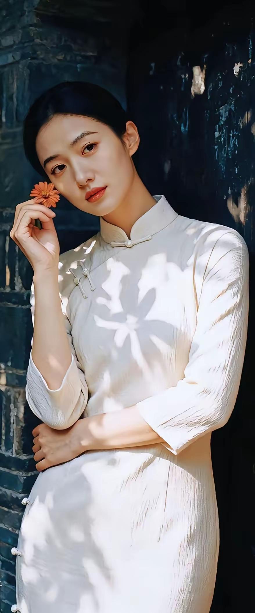 复古旗袍与现代美学的完美融合，静谧中透出优雅与温柔。旗袍旗袍古典新中式