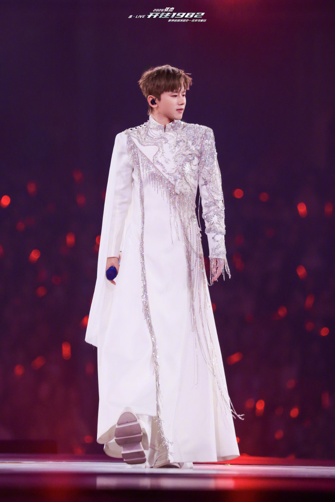 伴舞都跳不动了张杰还在jump体力王者张杰！伴舞都累到快跳不动了，张杰还在台上活