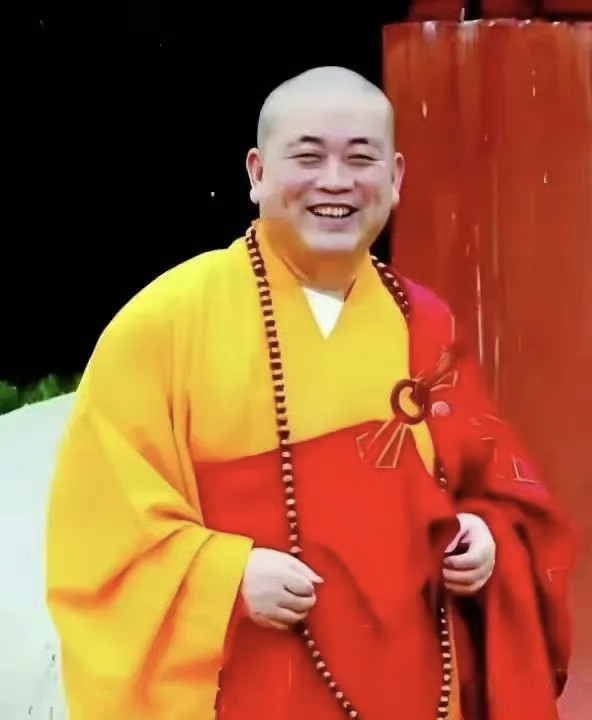 大光头跑去梵蒂冈被开光，这不是找亖么他日笑的欢，今天拉清单人的灭亡都是来自于膨胀和不自知
