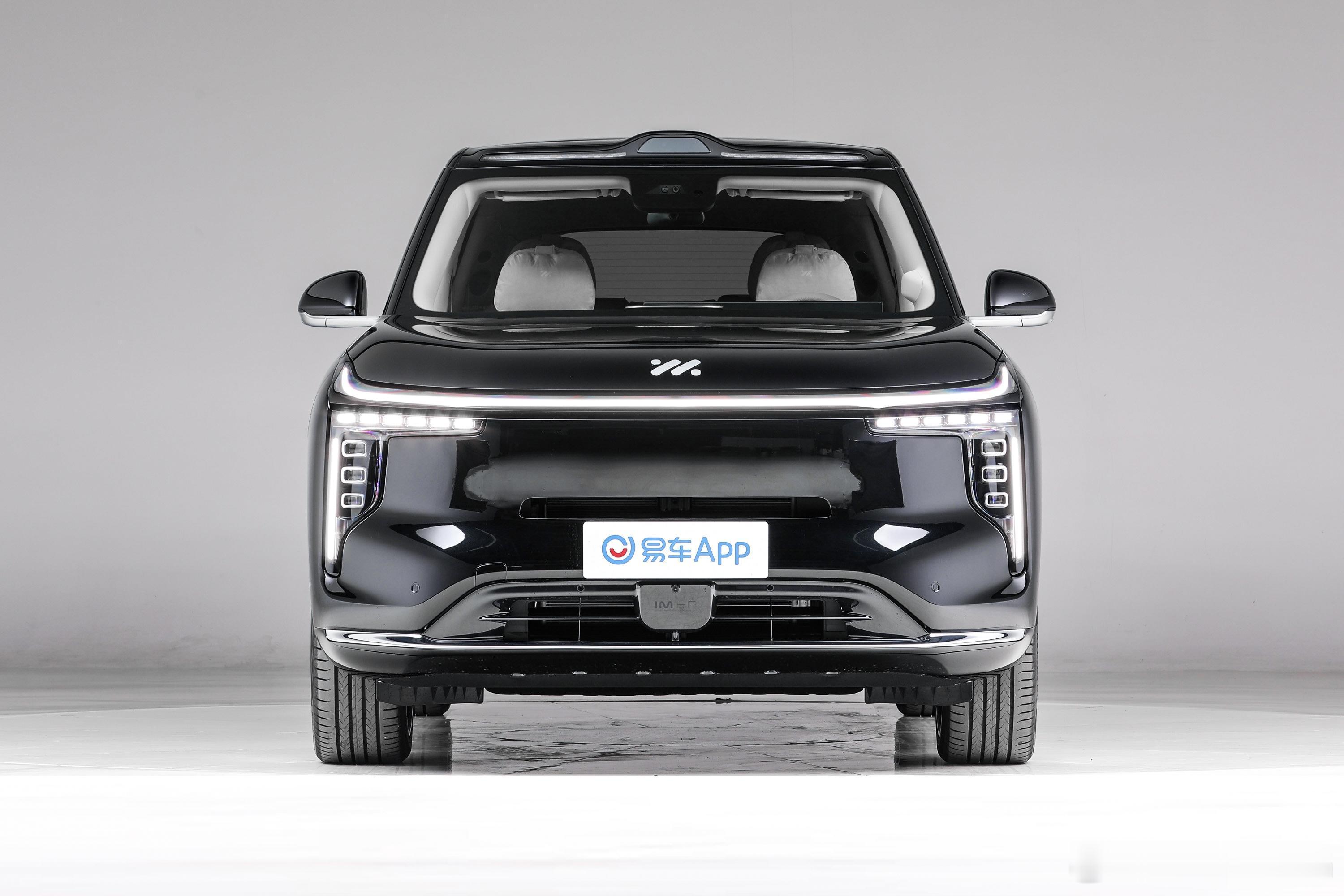 年底压轴出场的9系，智己LS9吸引我的点在于造型，其他的车基本没逃离GLS的影子