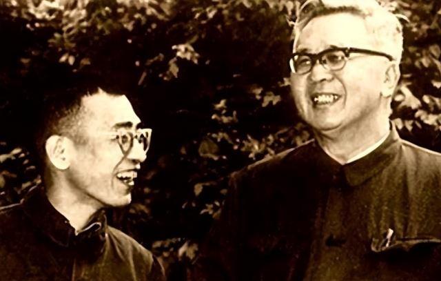 1953年，陈景润遭到学生们集体投诉，学校不得不将他停职，无处可去的他，只能收拾