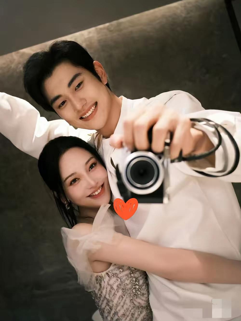 我能接受金莎已经42岁了也能接受她已婚但我真的接受不了​42岁的她居然答应