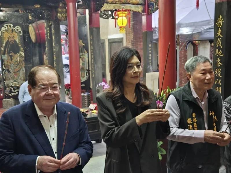 李乾龙举办活动李四川、侯友宜缺席由国民党副主席李乾龙经营的新北三重先啬宫，