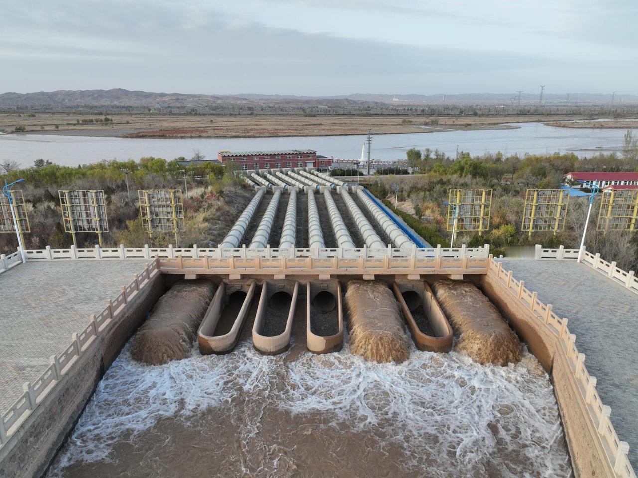 每年，有足足5700亿立方米的淡水从中国西南高原奔涌而出，却最终流向境外。这