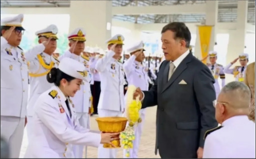 泰国国王拉玛十世也没能护佩通坦周全，据报道，7月14日，国家反腐委员会一致同意，