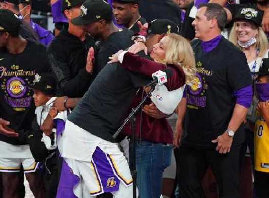 火箭竟有2位全明星？杜兰特+申京数据炸裂！但NBA官方打脸：太阳球迷怒刷“人在菲