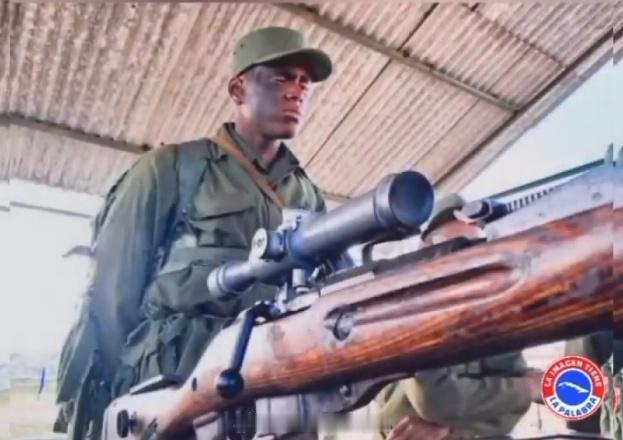 这可真是少见！古巴狙击手的特种版莫辛纳甘步枪，拆了折叠刺刀和前护木安装两脚架，枪