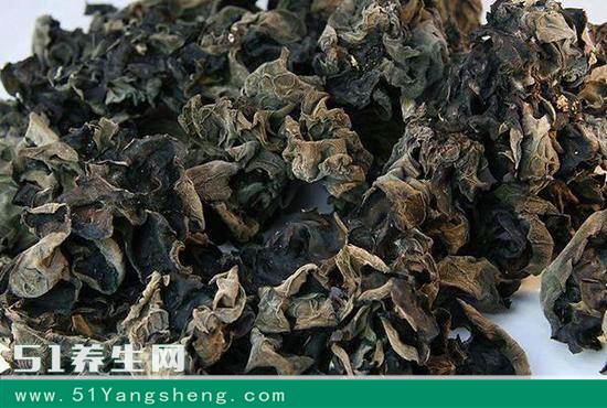 常吃木耳防癌抗癌, 但和它一起吃, 等于慢性中毒, 还会长老年斑