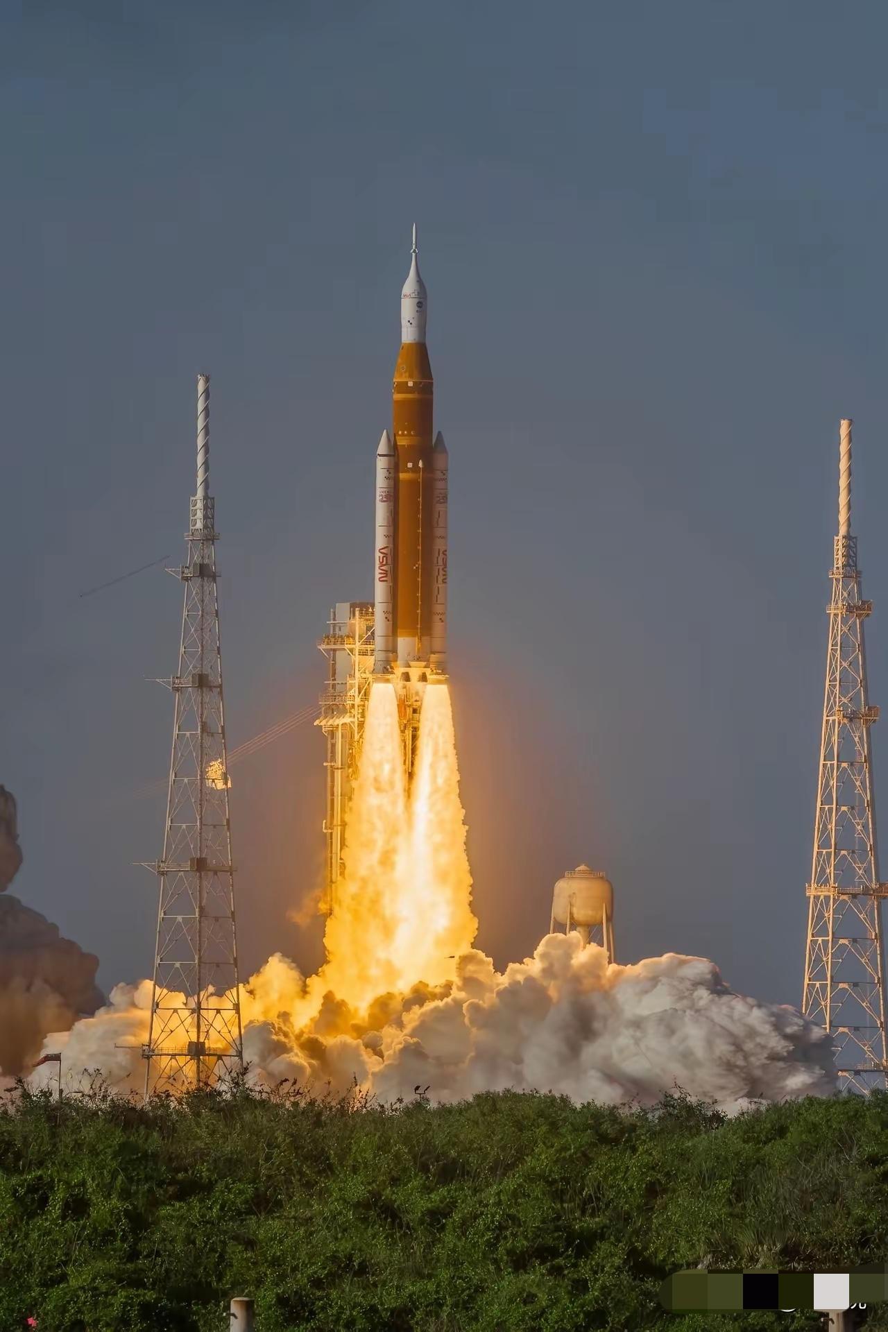 人类之光文明之光，他们四个人抱着有去无回的信念，踏上了月球之旅。无与伦比