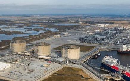 日本原油进口崩了！好歹也是个发达国家，结果就因为一条航道被堵，原油进口直接烂到骨