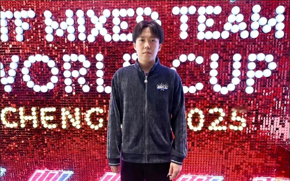 这是官方拍的吗？怎么拍成这样了。[捂脸哭][捂脸哭]成都混团晚宴照来了，怎么感